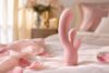 derrière son look adorable, ce sextoy discret propose une triple stimulation et affiche une note séduisante de 4,8/5.