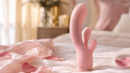 Derrière son look adorable, ce sextoy discret séduit avec sa triple stimulation et une note de 4,8/5